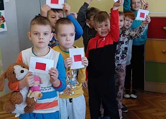 uczniowie podczas zabawy