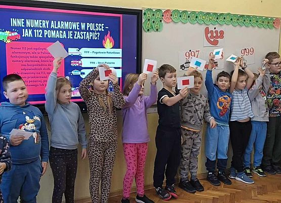 uczniowie podczas zabawy