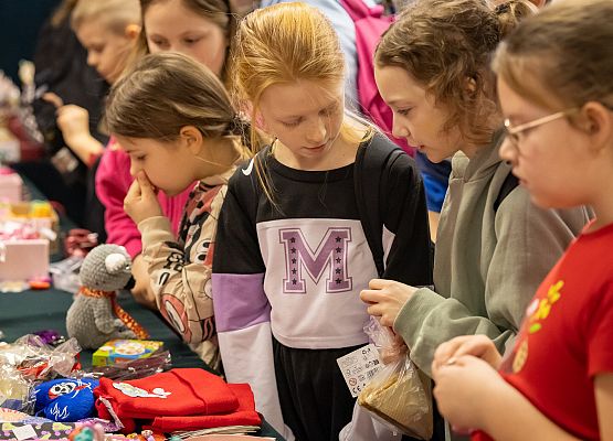 uczestnicy kiermaszu