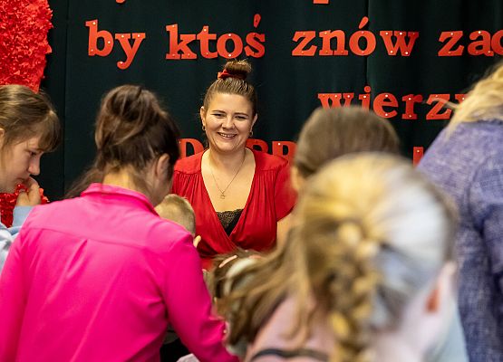 uczestnicy kiermaszu