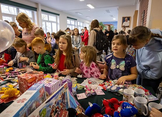 uczestnicy kiermaszu