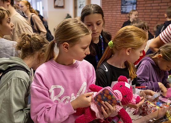 uczestnicy kiermaszu