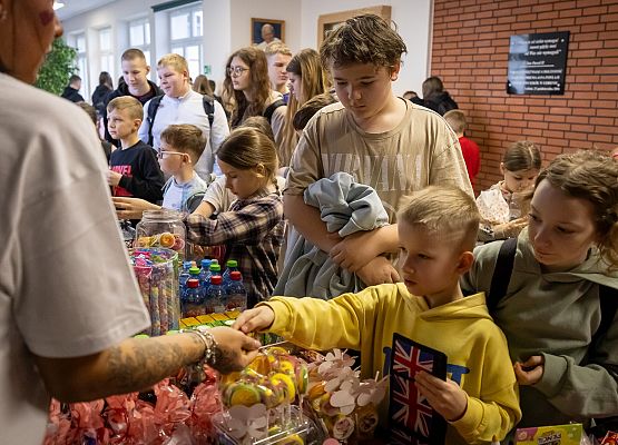 uczestnicy kiermaszu