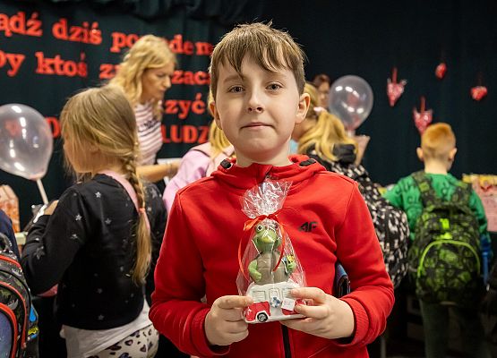 uczestnicy kiermaszu