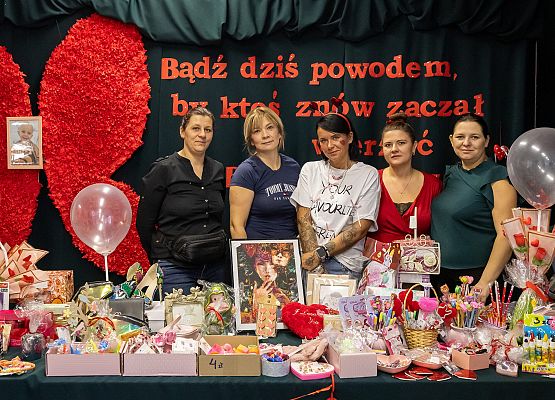 uczestnicy kiermaszu