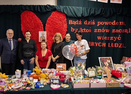 uczestnicy kiermaszu