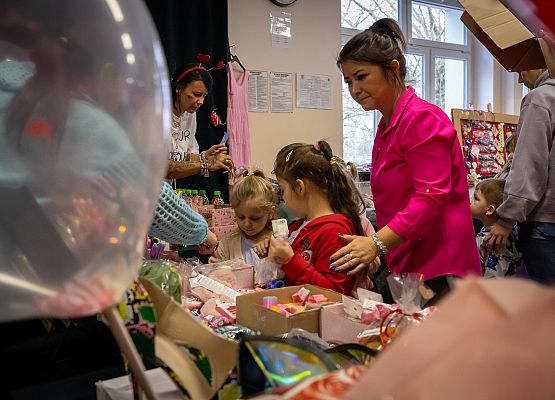 uczestnicy kiermaszu