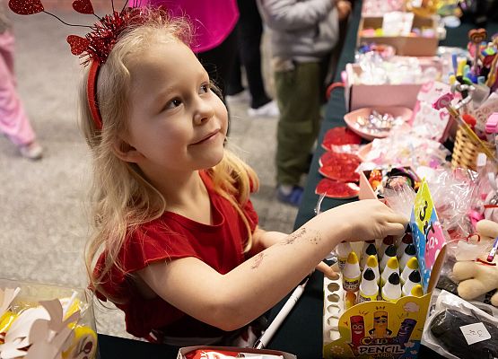 uczestnicy kiermaszu