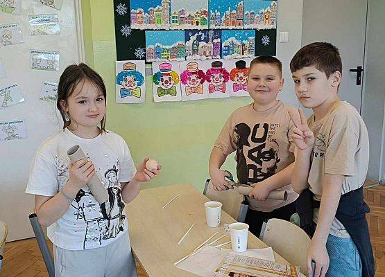 Uczniowie budują jajkodrom