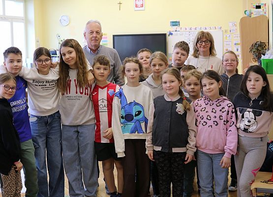 Zdjęcie grupowe z zajęć kreatywnych