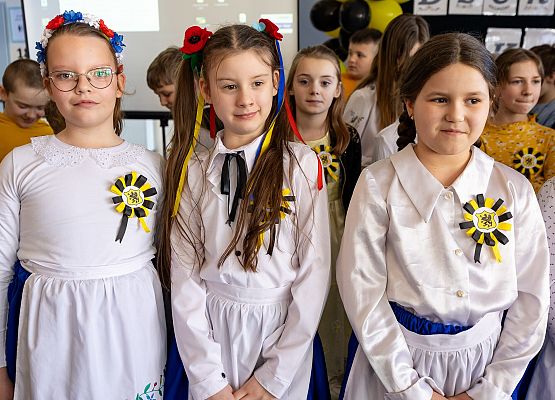 Występ dzieci w strojach kaszubskich