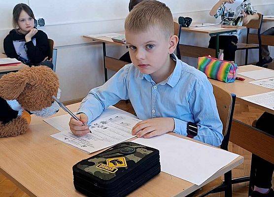 uczeń rozwiązuje zadania konkursowe