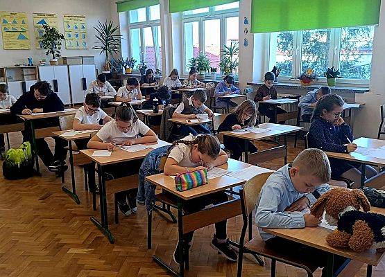 uczniowie podczas konkursu