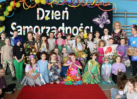 zdjęcie grupowe uczestników pokazu