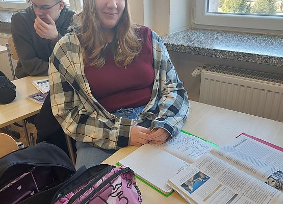 uczennica przebrana za postać historyczną