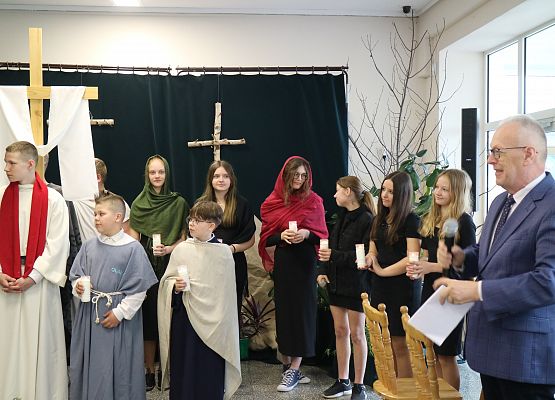 dyrektor składa życzenia