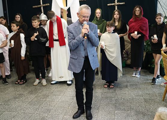 ksiądz proboszcz składa życzenia