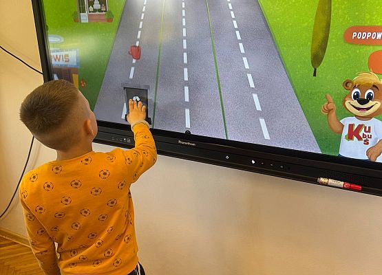 uczeń wykonuje zadanie