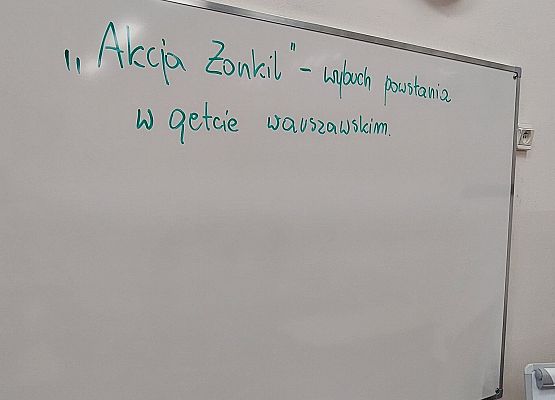 napis na szkolnej tablicy