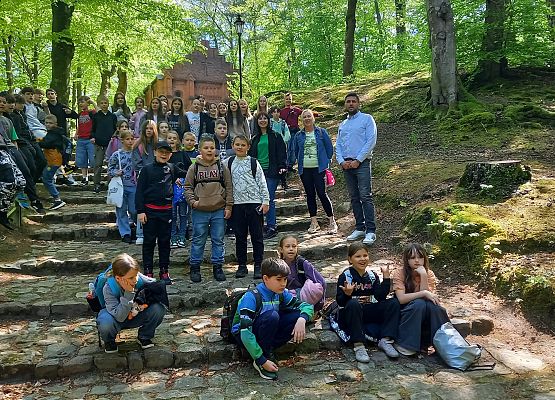 uczniowie zwiedzają Kalwarię Wejherowską