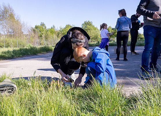 dzieci i rodzice w trakcie warsztatów
