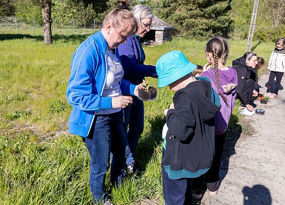 dzieci i rodzice w trakcie warsztatów