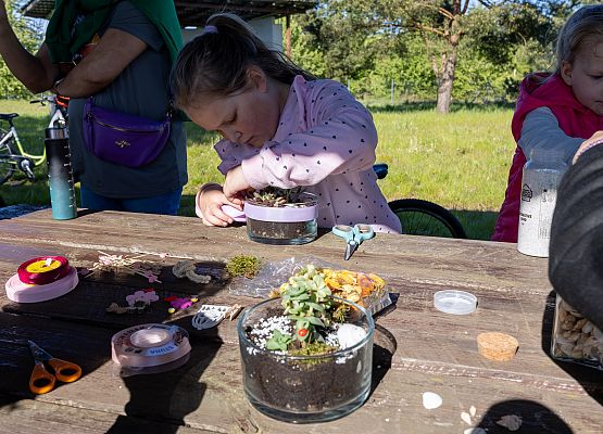 dzieci i rodzice w czasie warsztatów