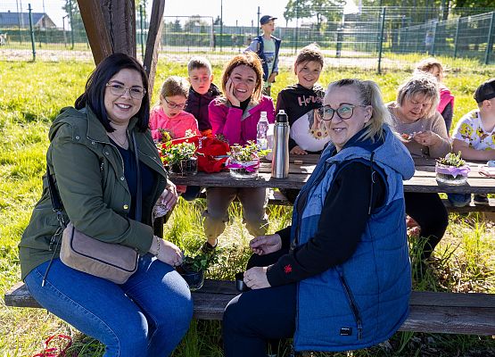 dzieci i rodzice w czasie warsztatów