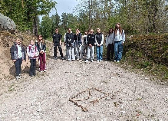 uczniowie w trakcie zajęć warsztatowych