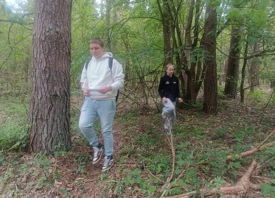 uczniowie w trakcie zajęć warsztatowych