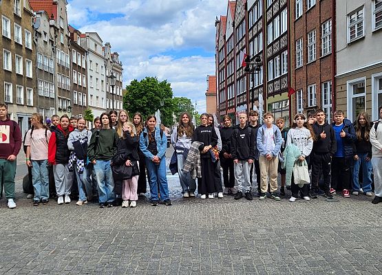 uczestnicy wycieczki na starówce w Gdańsku
