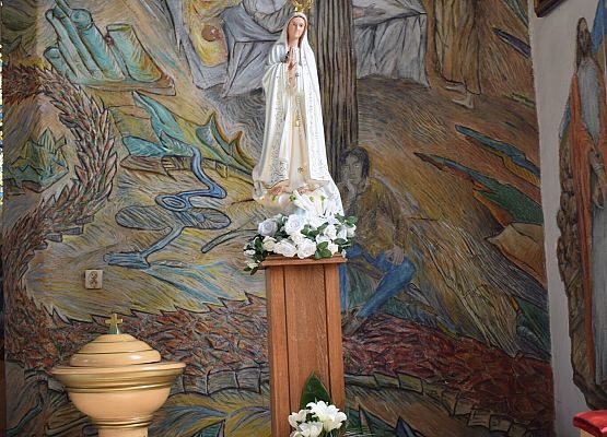 Grafika 2: Występ naszych uczniów z okazji Dnia Matki  w kościele w Łebieniu