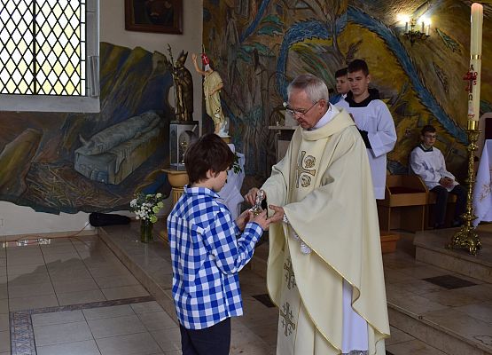 Grafika 9: Występ naszych uczniów z okazji Dnia Matki  w kościele w Łebieniu