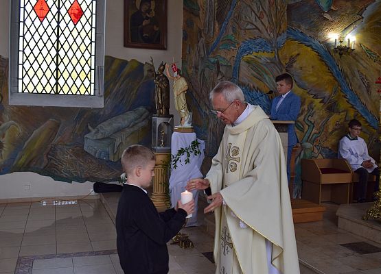 Grafika 6: Występ naszych uczniów z okazji Dnia Matki  w kościele w Łebieniu