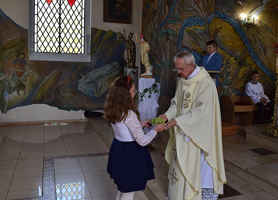 Grafika 7: Występ naszych uczniów z okazji Dnia Matki  w kościele w Łebieniu