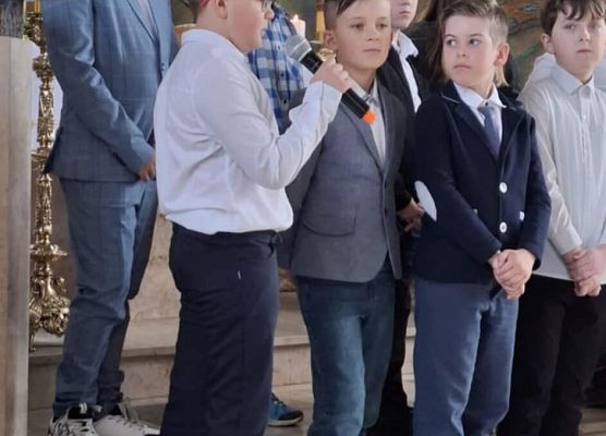 Grafika 13: Występ naszych uczniów z okazji Dnia Matki  w kościele w Łebieniu