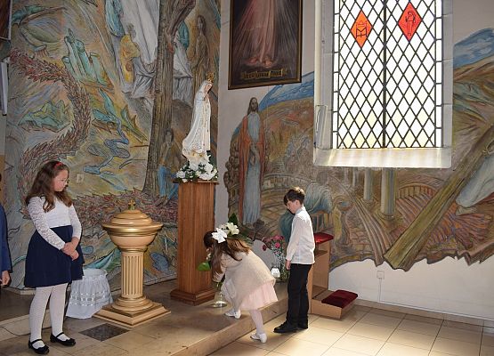 Grafika 18: Występ naszych uczniów z okazji Dnia Matki  w kościele w Łebieniu