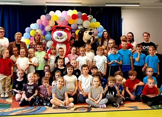 zdjęcie grupowe uczestników spartakiady