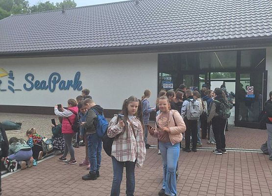 uczniowie w SeaParku
