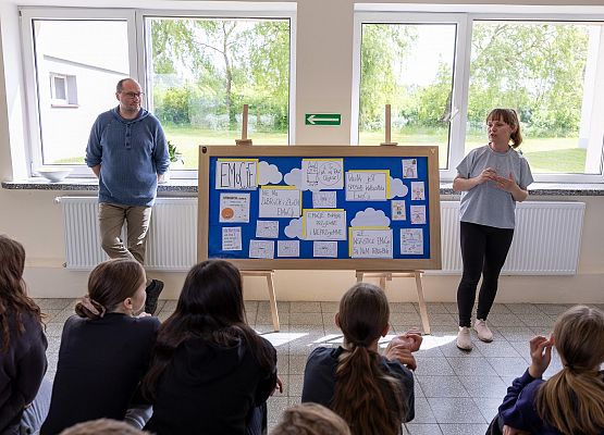 psycholog i  pedagog szkolny prowadzą  zajęcia