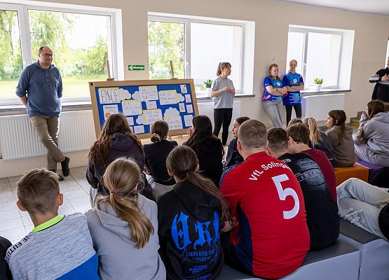 psycholog i  pedagog szkolny prowadzą  zajęcia