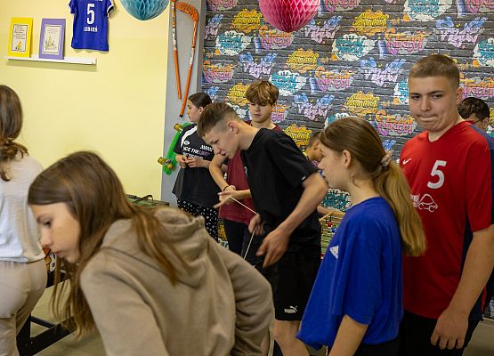 uczniowie podczas zajęć