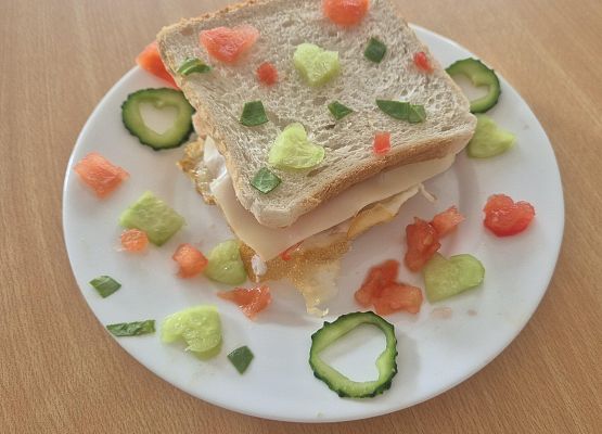 pyszna kanapka dla Alcesta