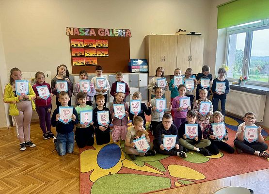 uczniowie z certyfikatami