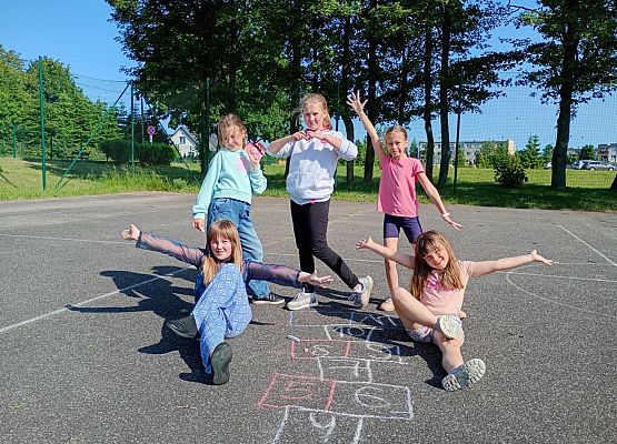 Grafika 16: Dzień pustej klasy