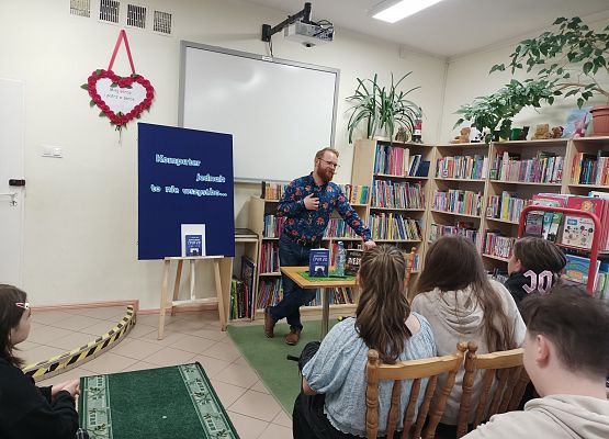 autor rozmawia z czytelniami