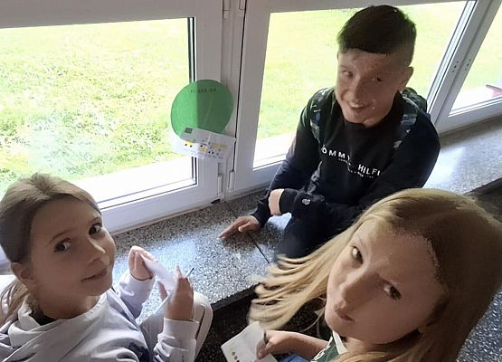 uczniowie liczą kropki