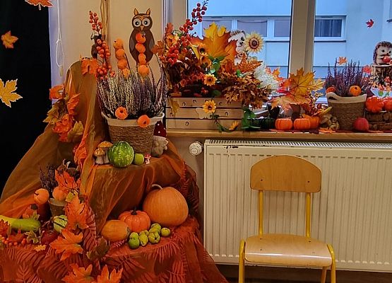 uczestnicy jesiennych zajęć w przedszkolu