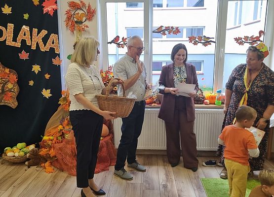 uczestnicy jesiennych zajęć w przedszkolu