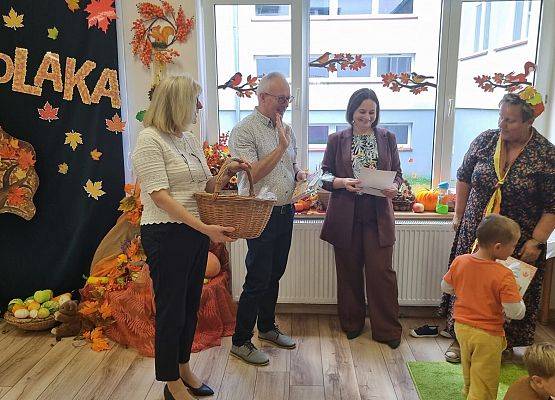 uczestnicy jesiennych zajęć w przedszkolu